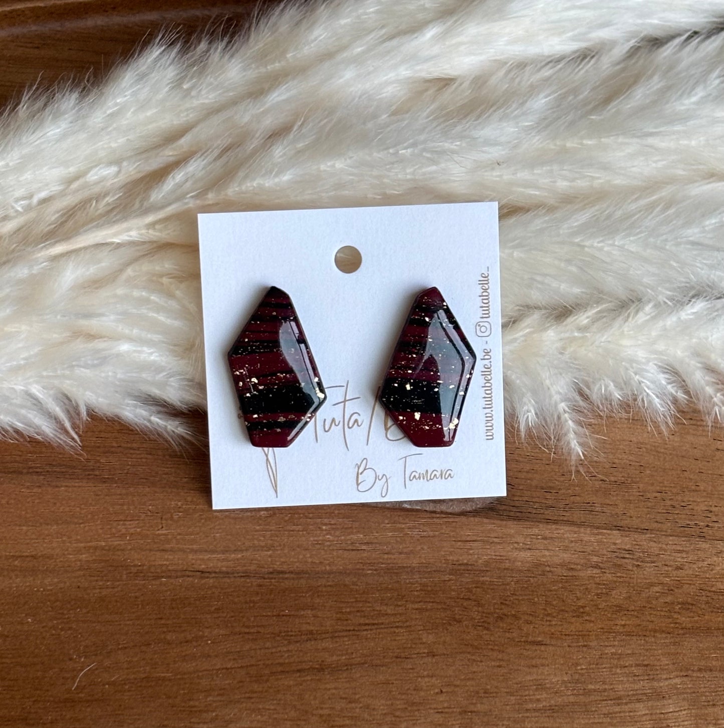 Charly stud shiny black/burgundy gold