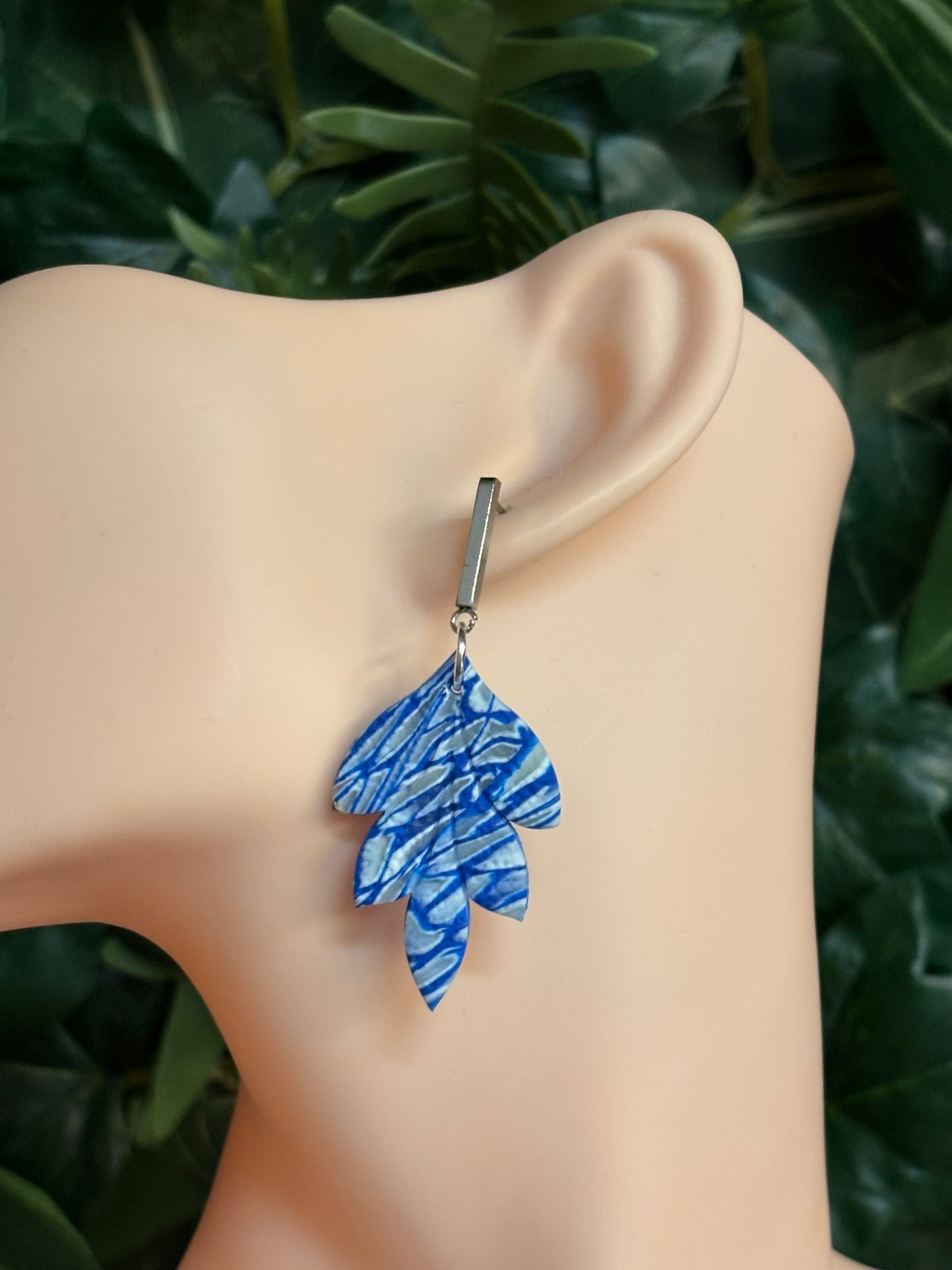 Big leaf translucent/white/blue/silver