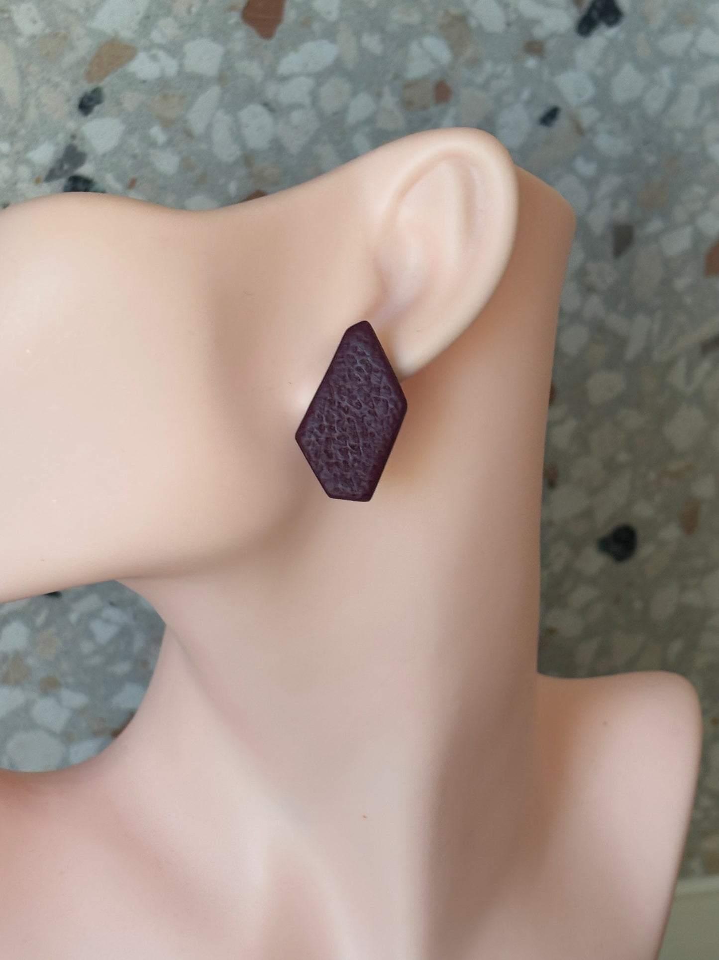 Charly stud Burgundy