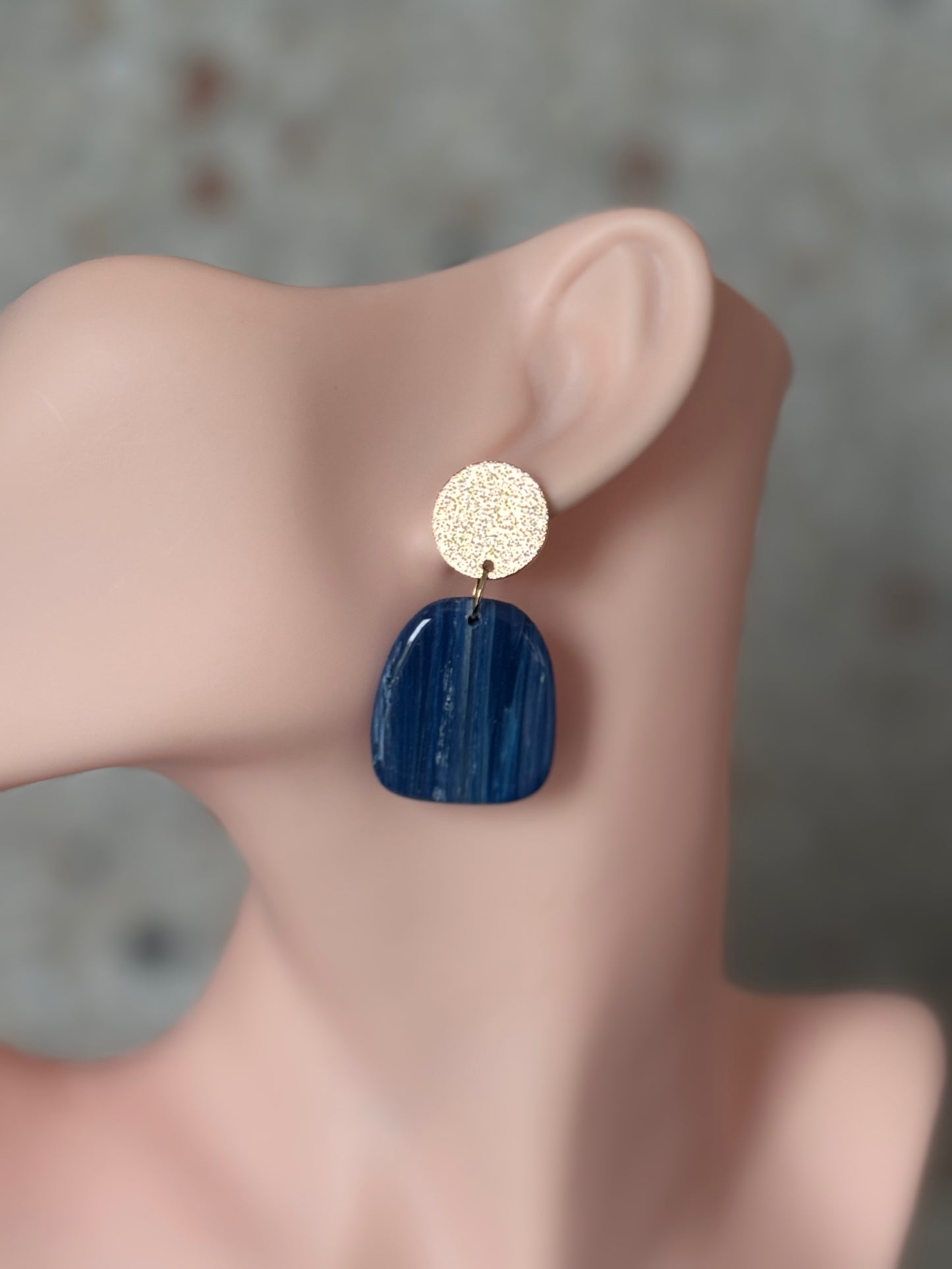Elfie shiny blue
