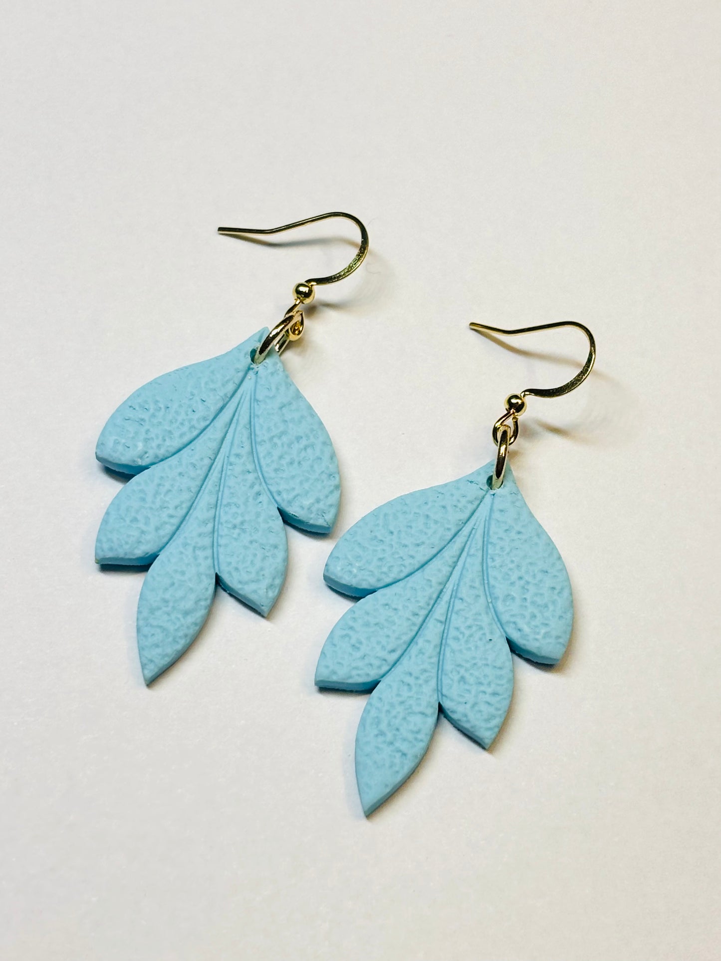 Big leaf soft blue