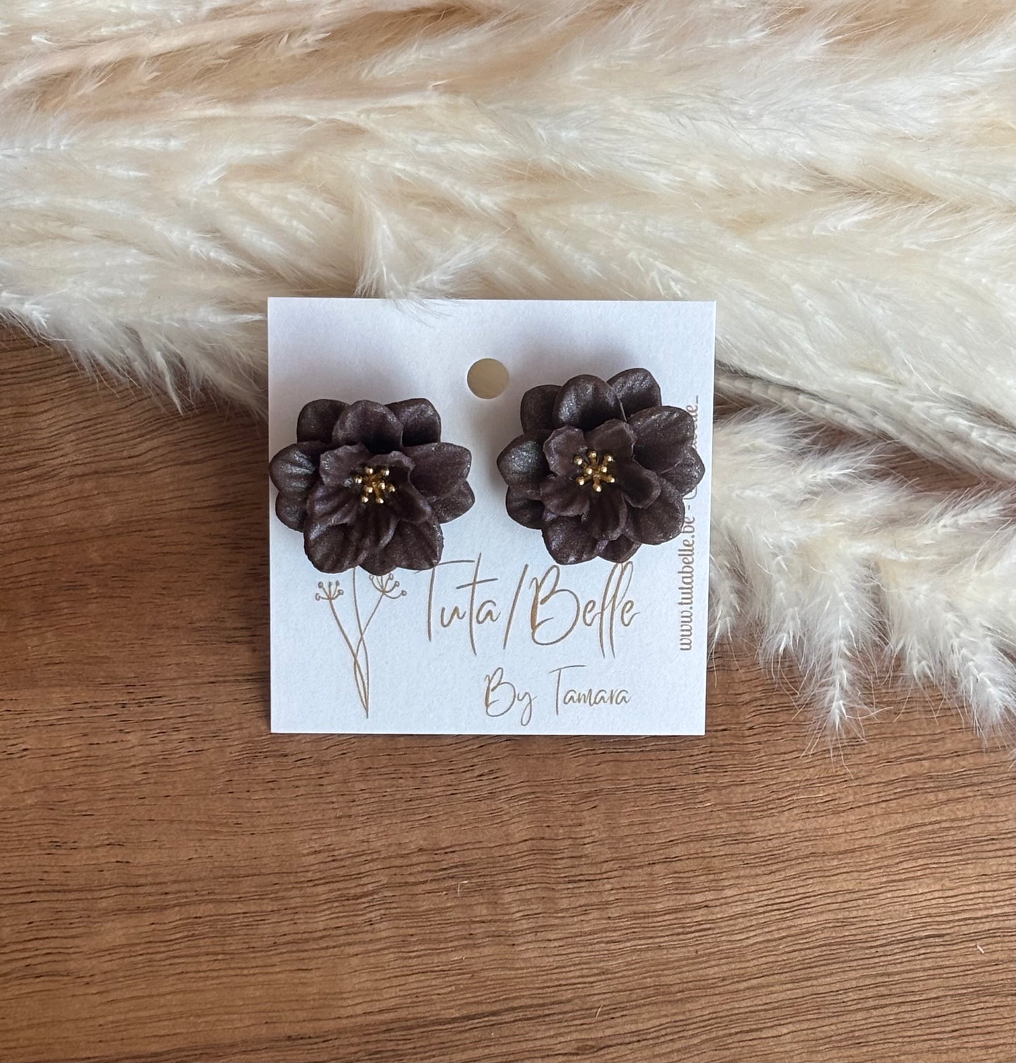 Tia stud dark brown