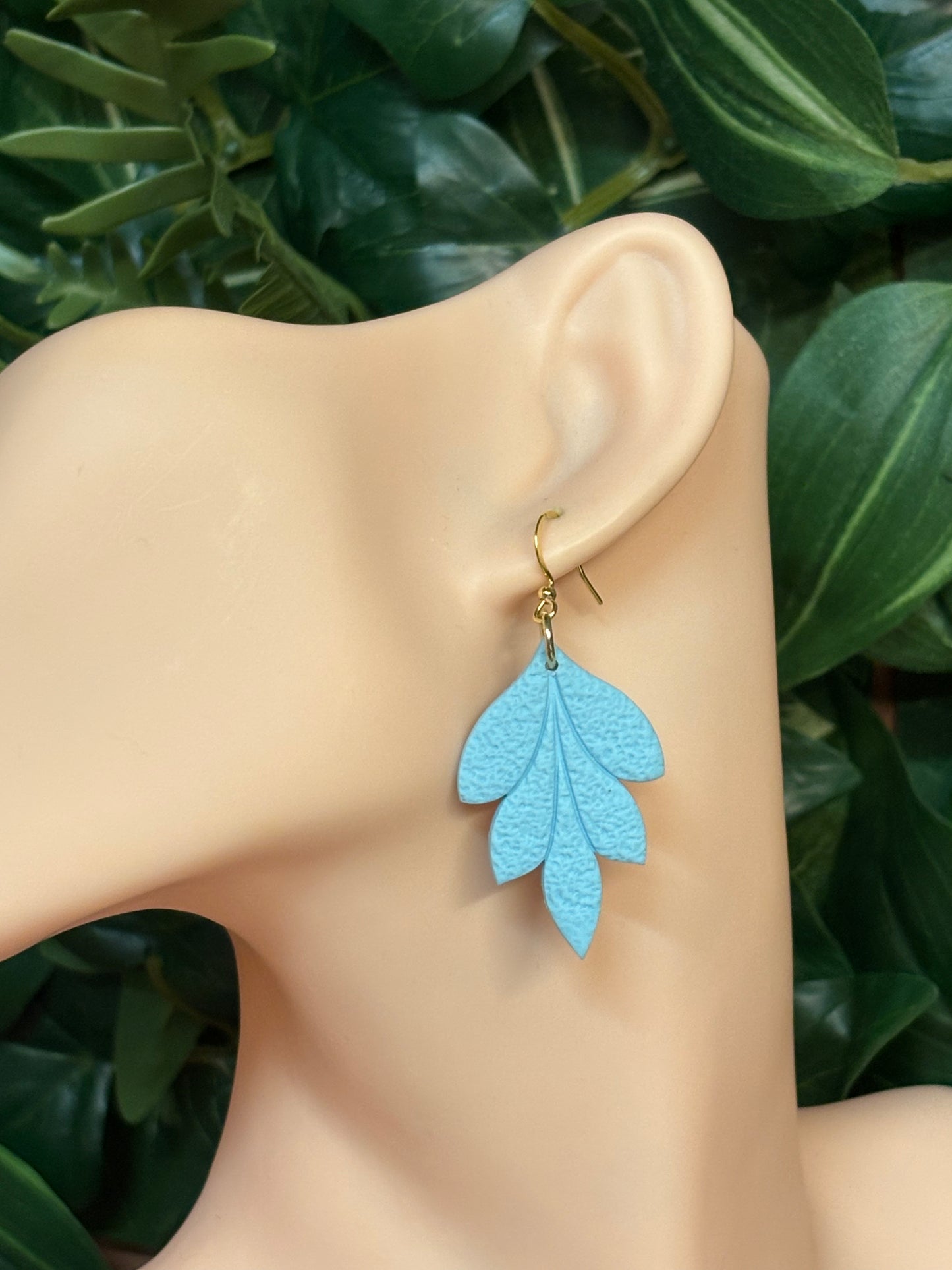 Big leaf soft blue