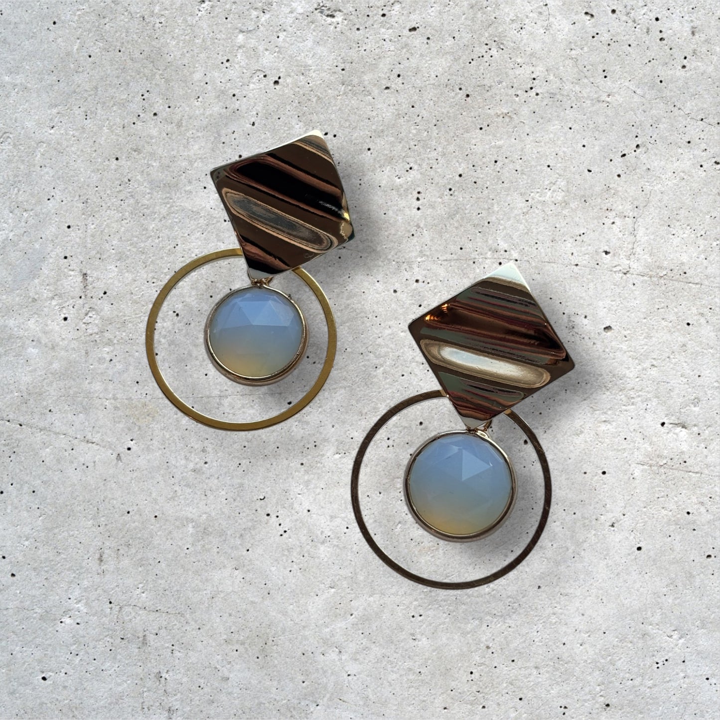 Haze gold/white stone