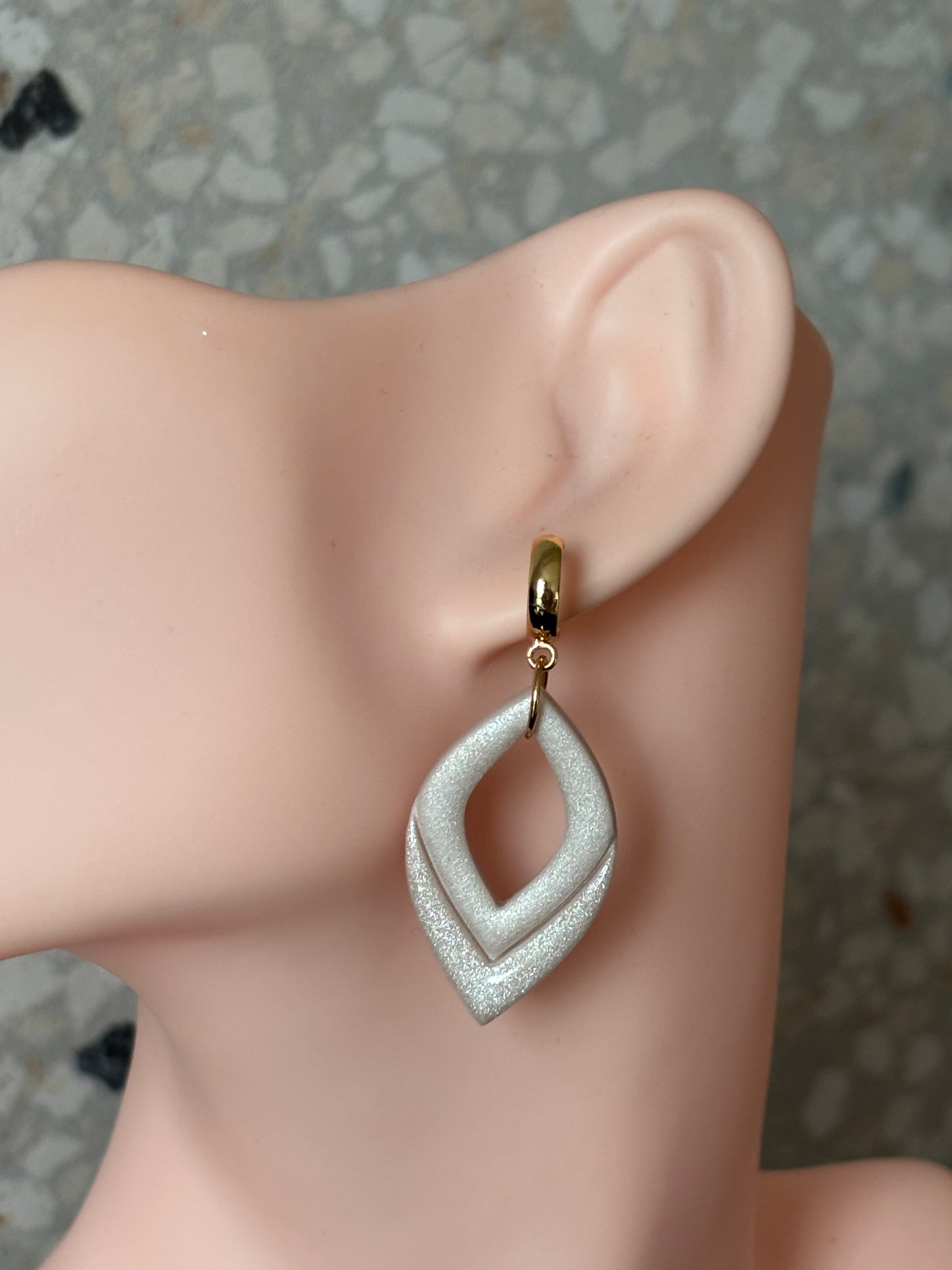 Ada creme with shiny detail