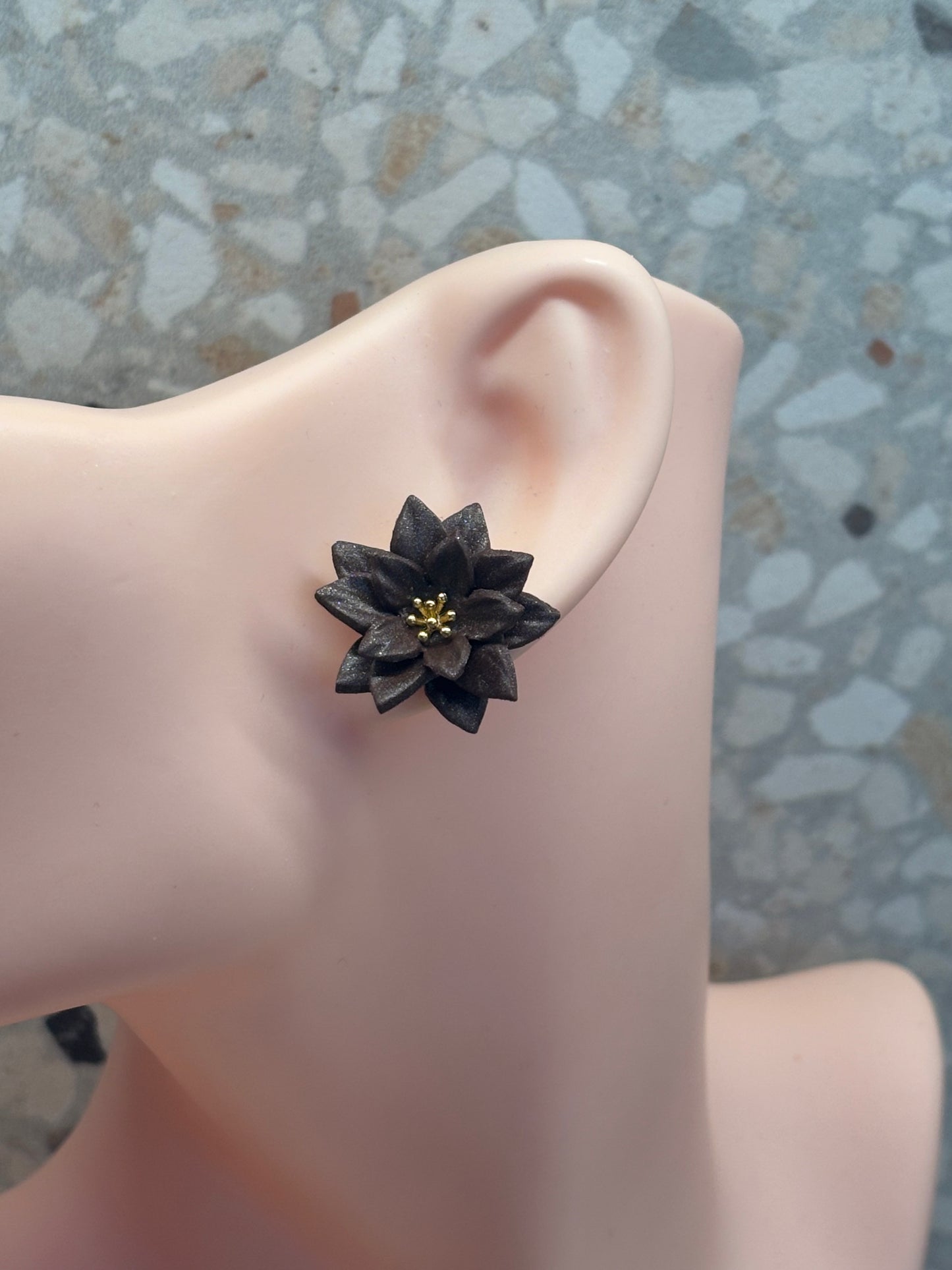 Flo stud dark brown