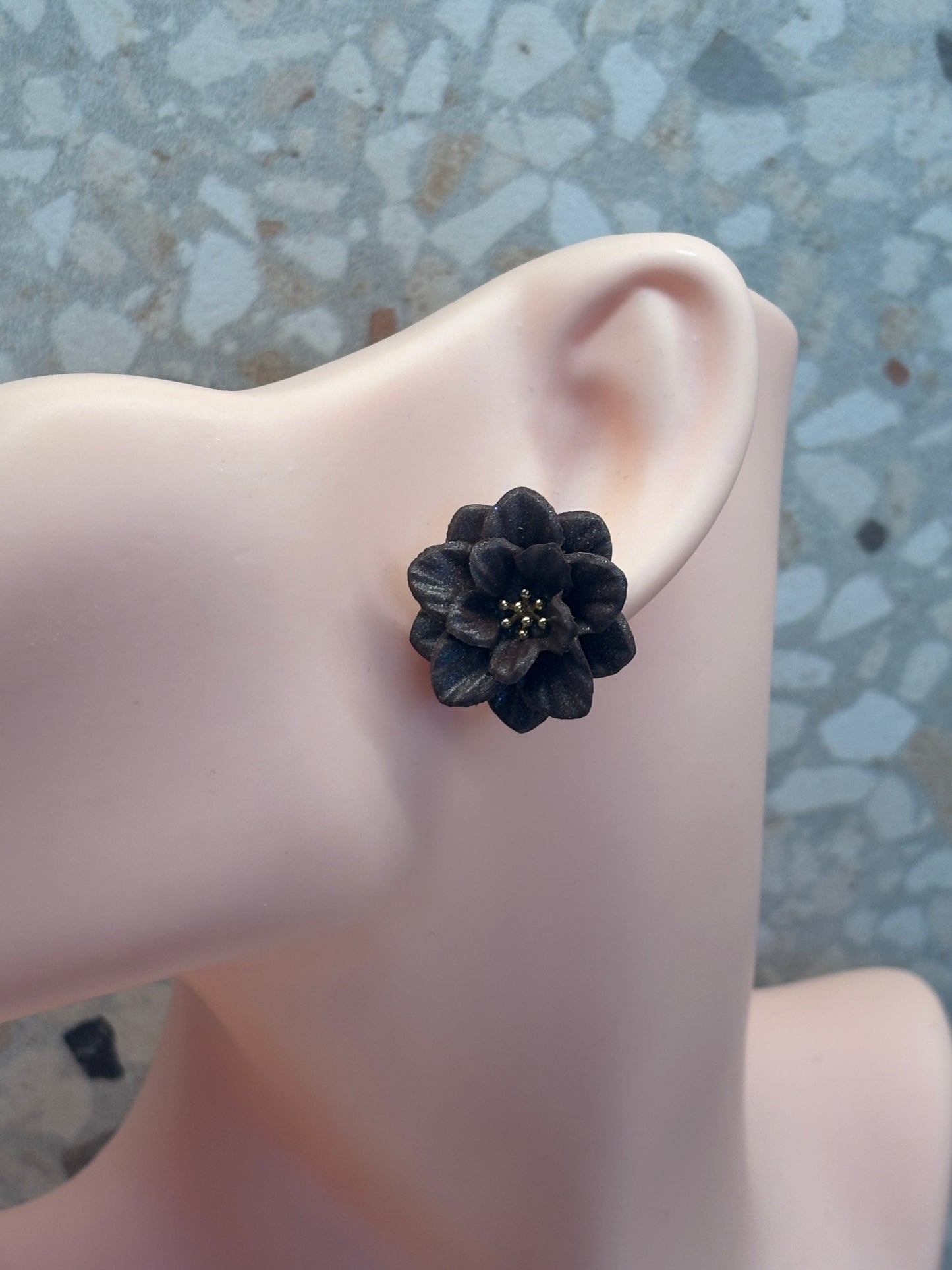 Tia stud dark brown