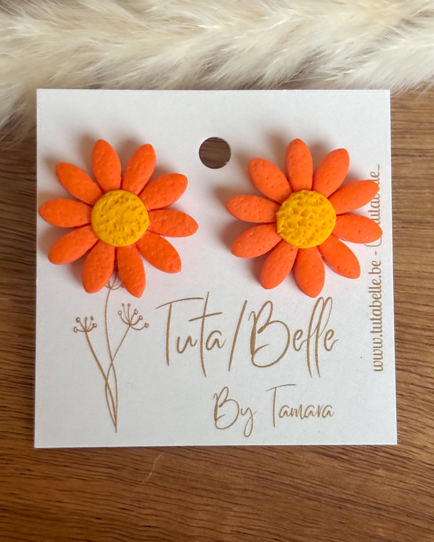 Flower daisy stud