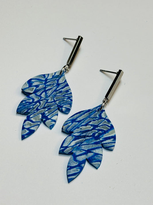 Big leaf translucent/white/blue/silver