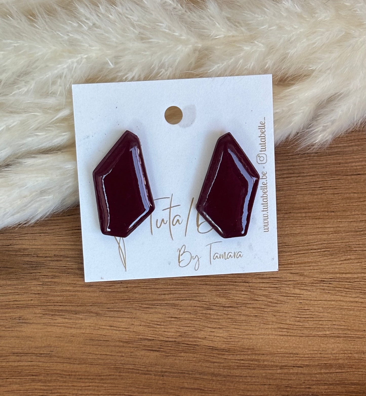 Charly stud Shiny burgundy