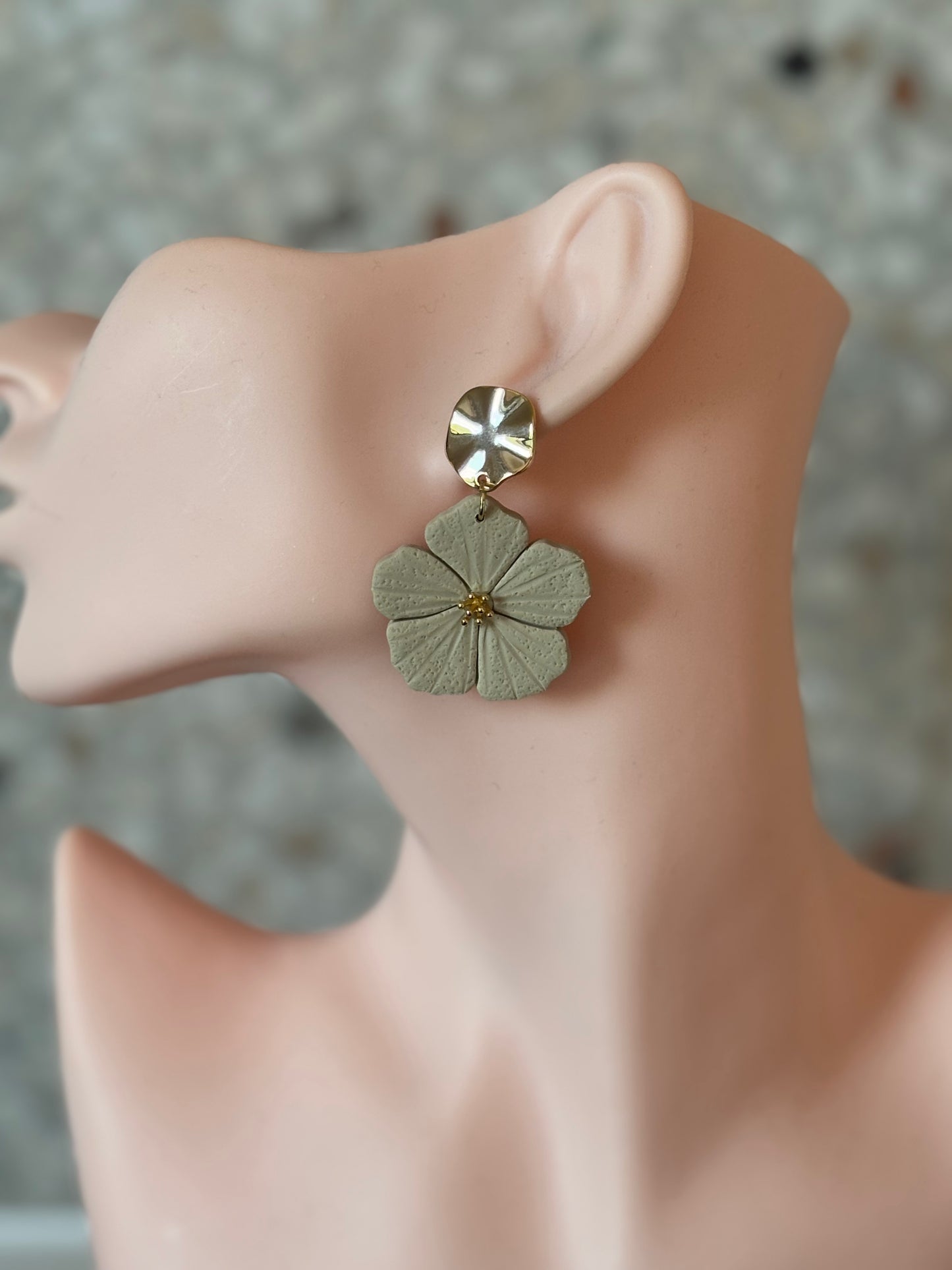 Big flower beige
