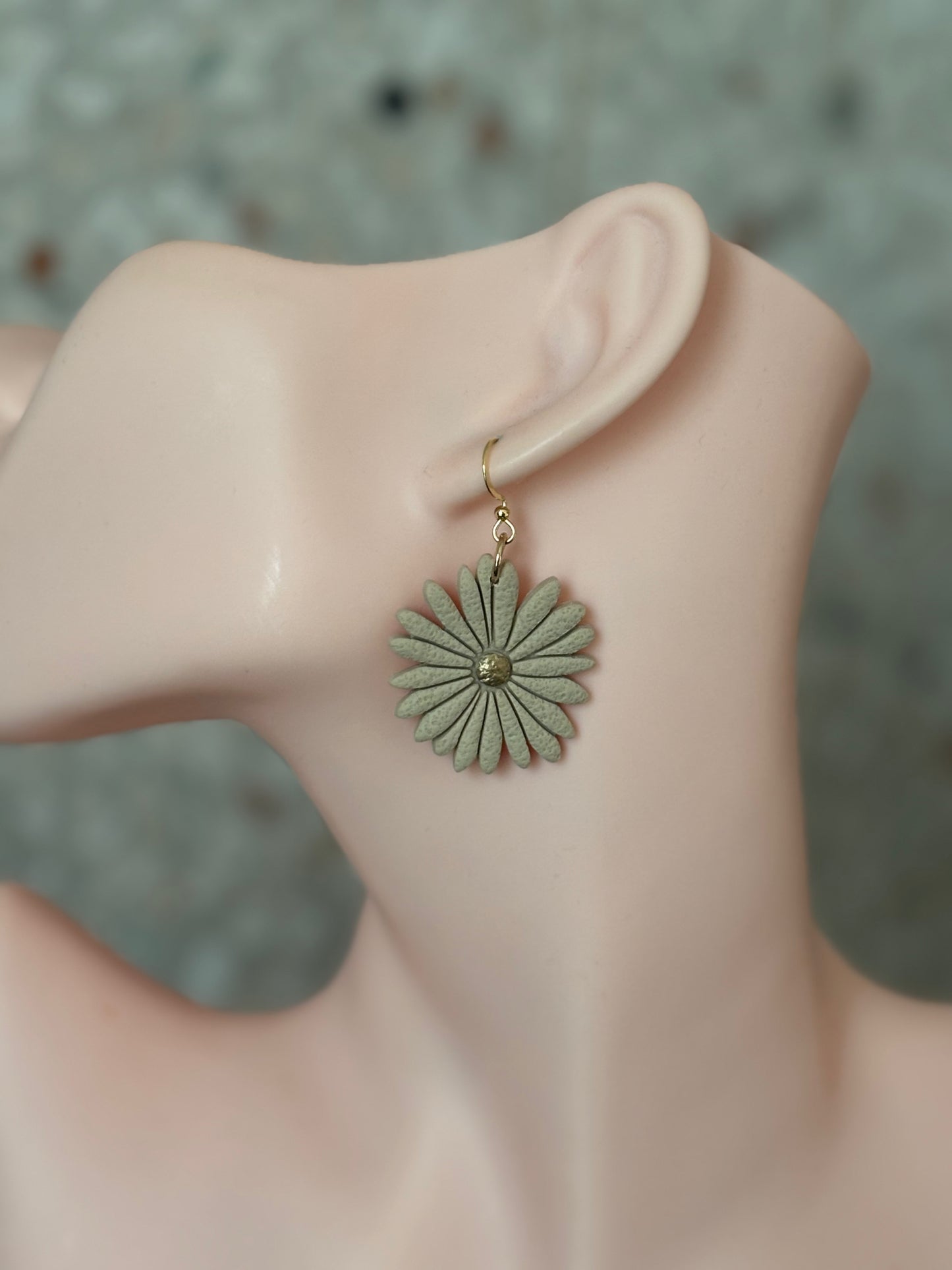 Daisy flower beige/gold
