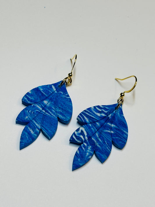 Big leaf blue/white