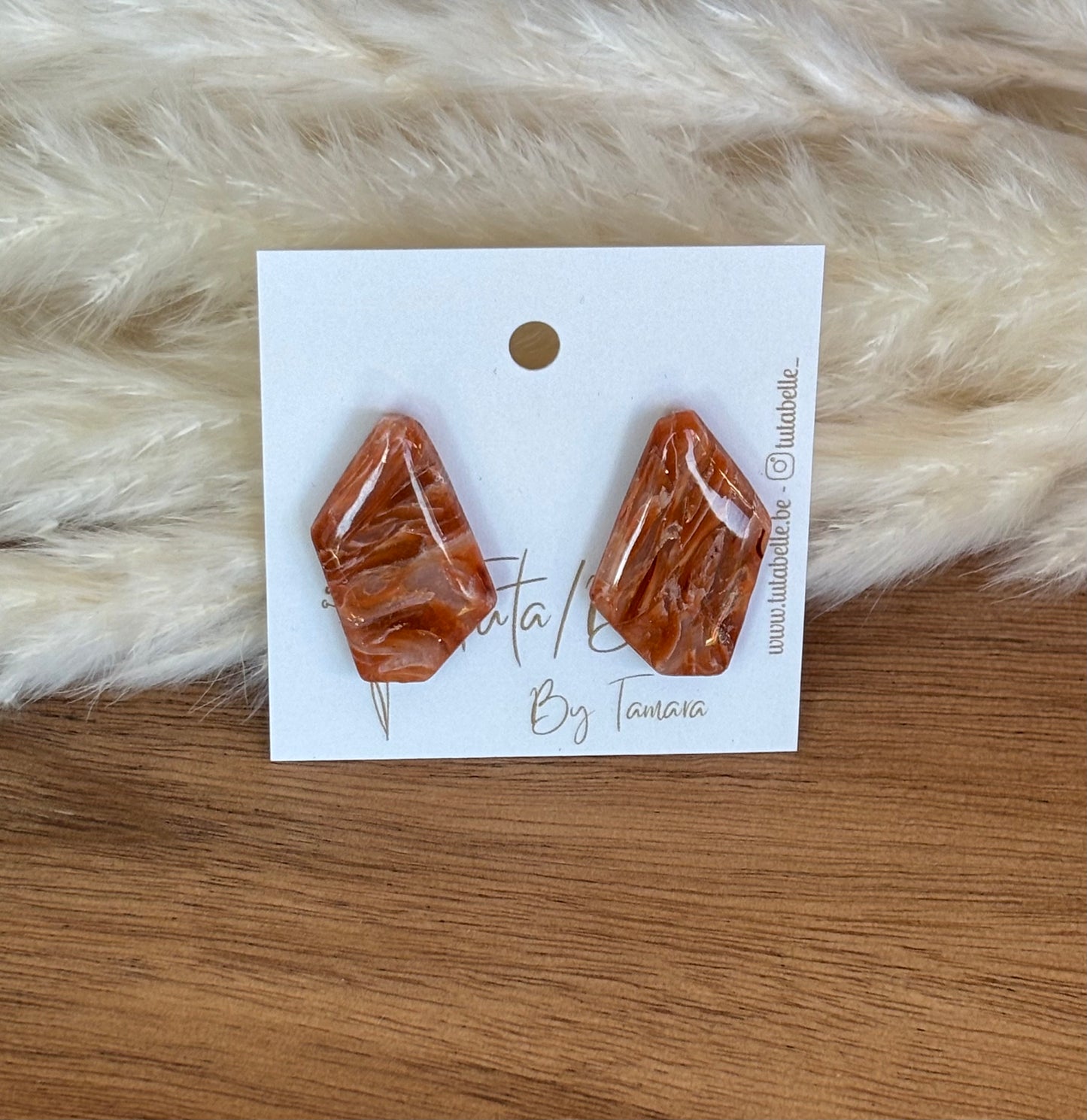 Charly stud Shiny shades of Brown