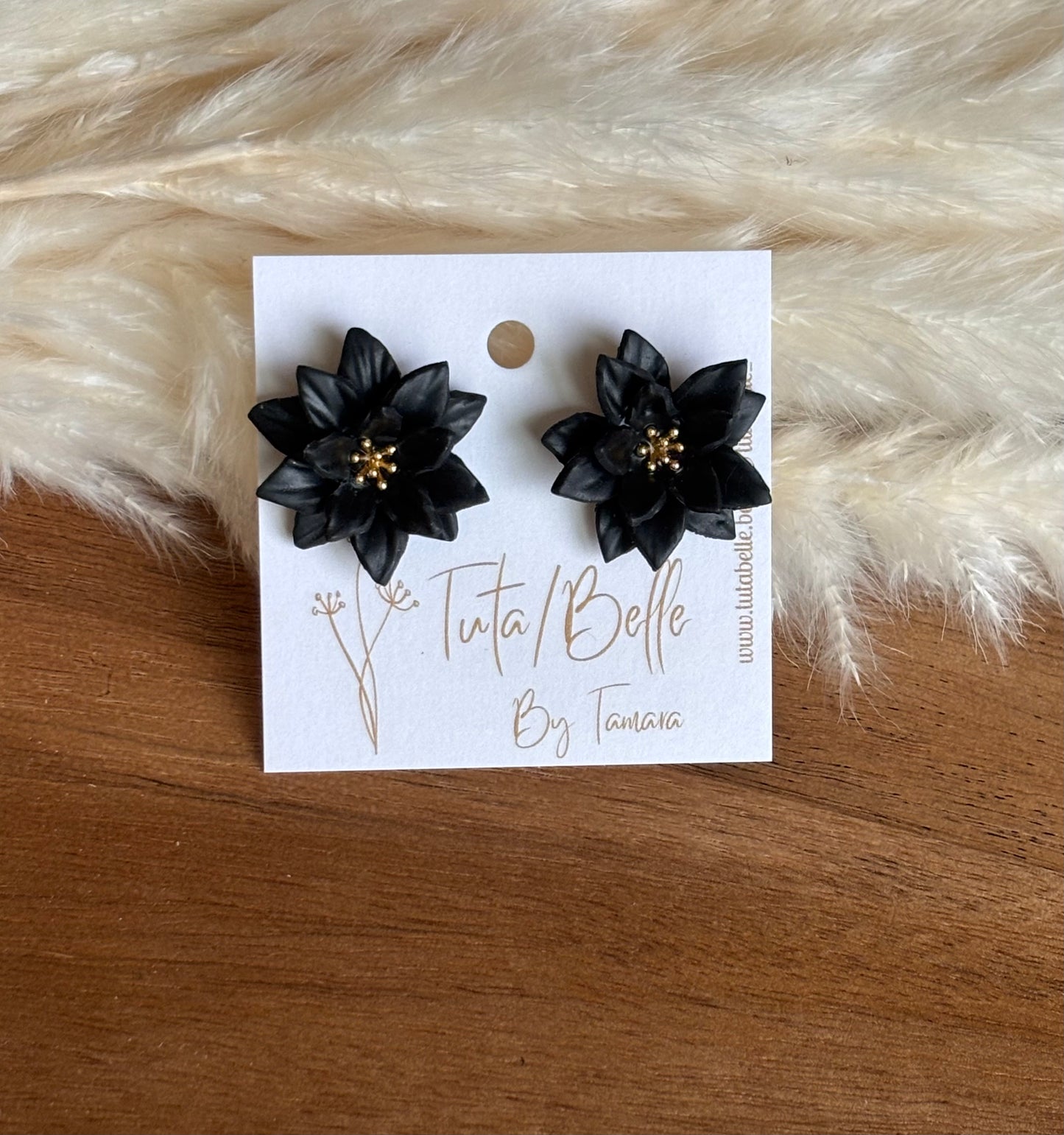 Flo stud black