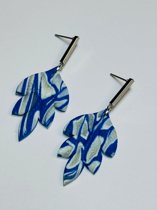 Big leaf translucent/blue/white /silver