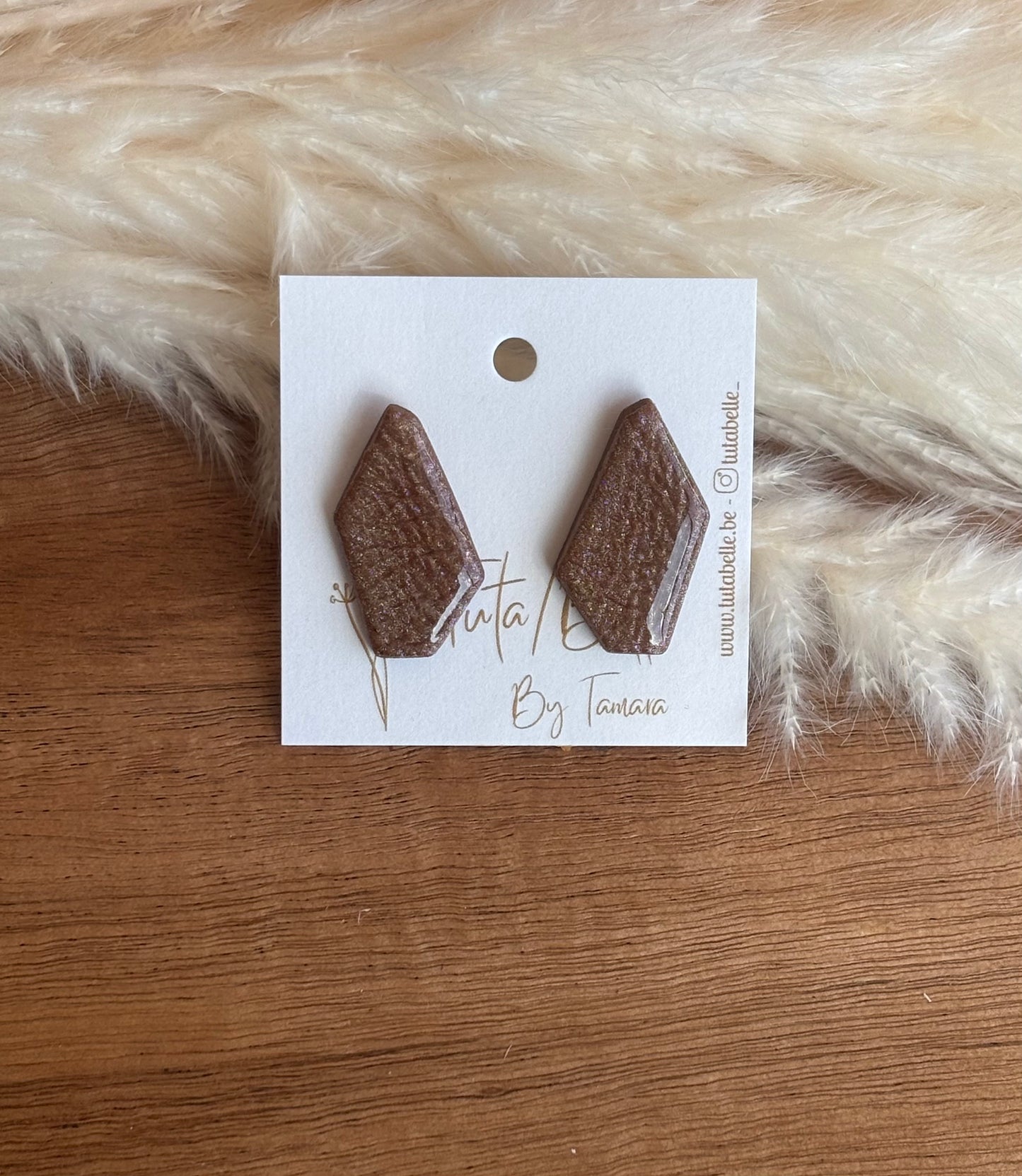 Charly stud shiny light brown