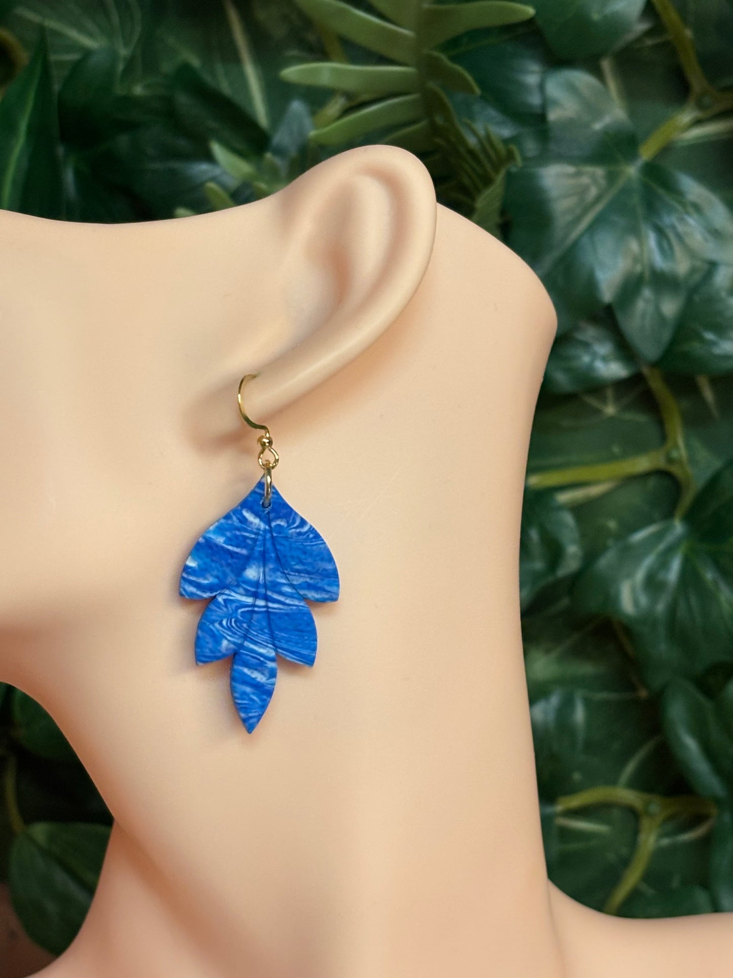 Big leaf blue/white