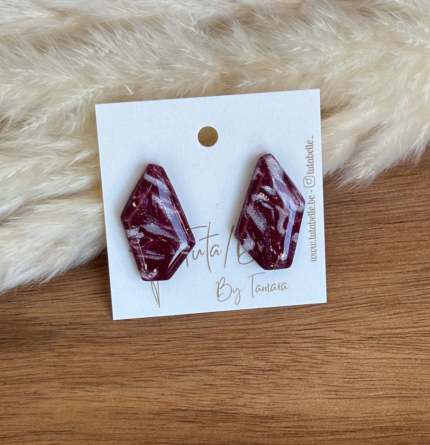 Charly stud Shiny burgundy/pearl