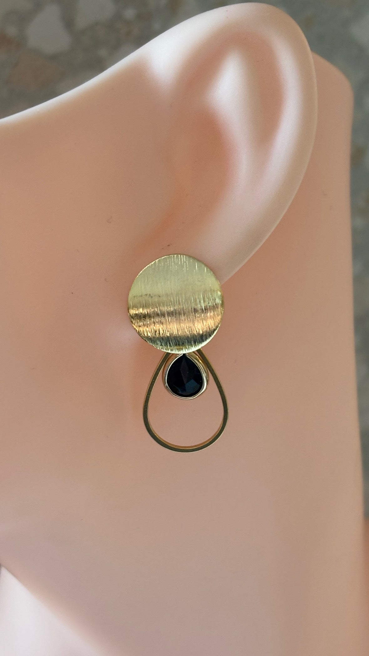 Gia gold/black stone
