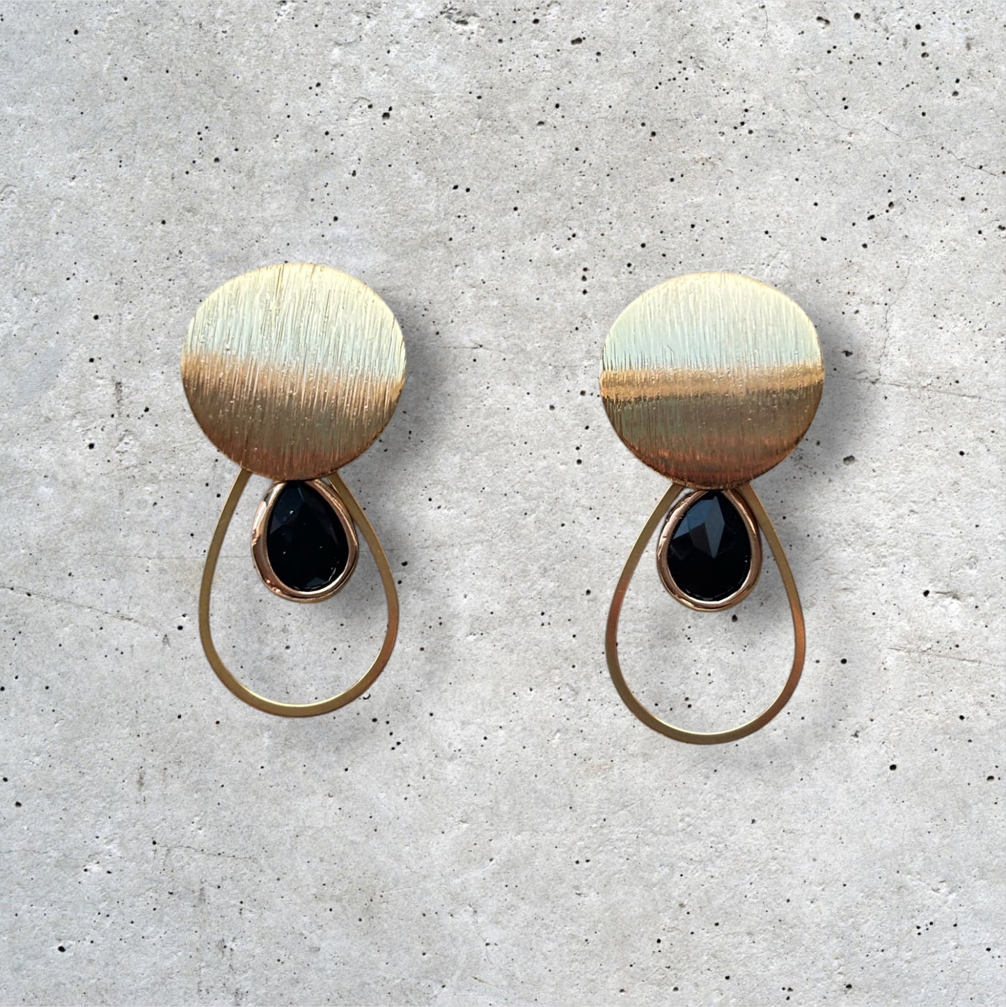 Gia gold/black stone
