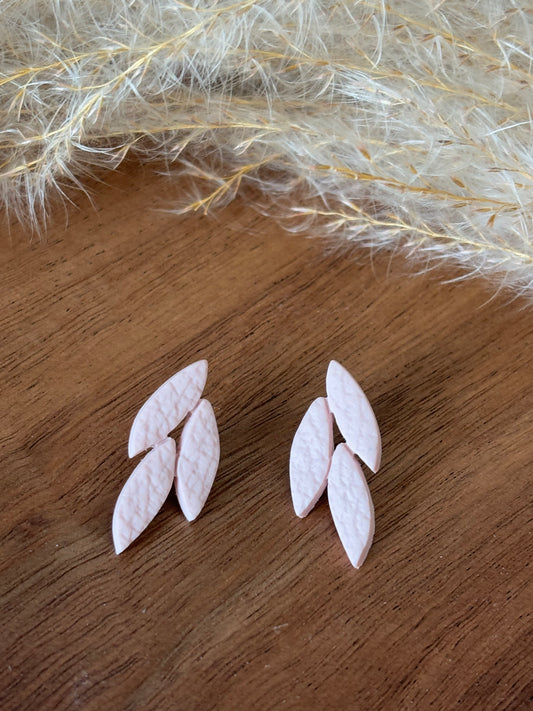 Leaves light pink