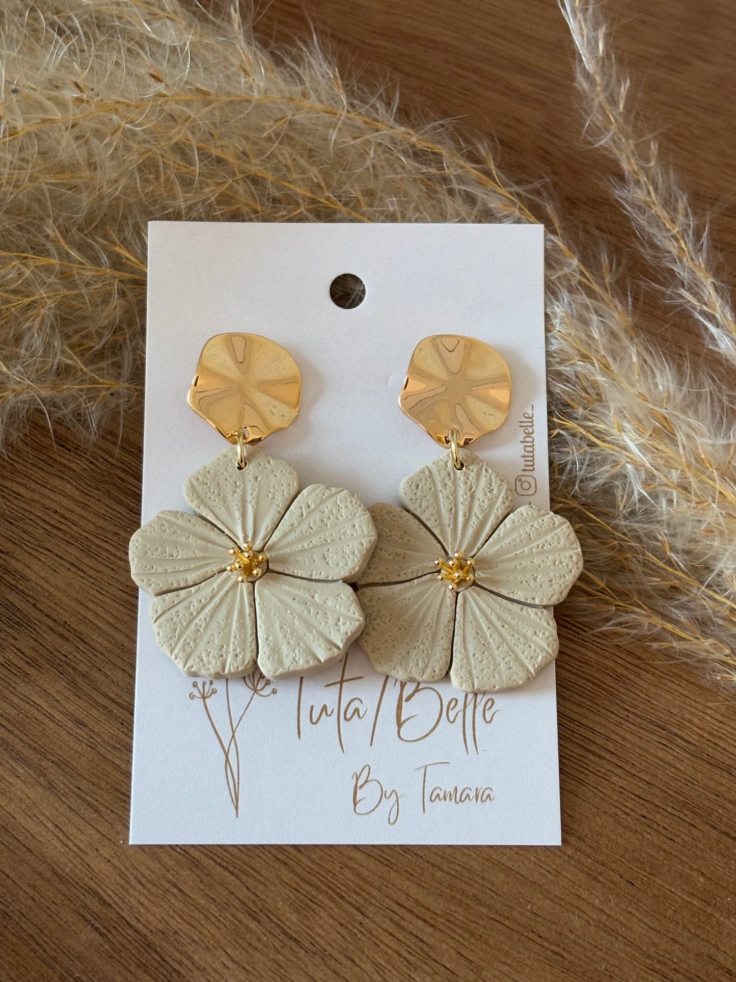 Big flower beige