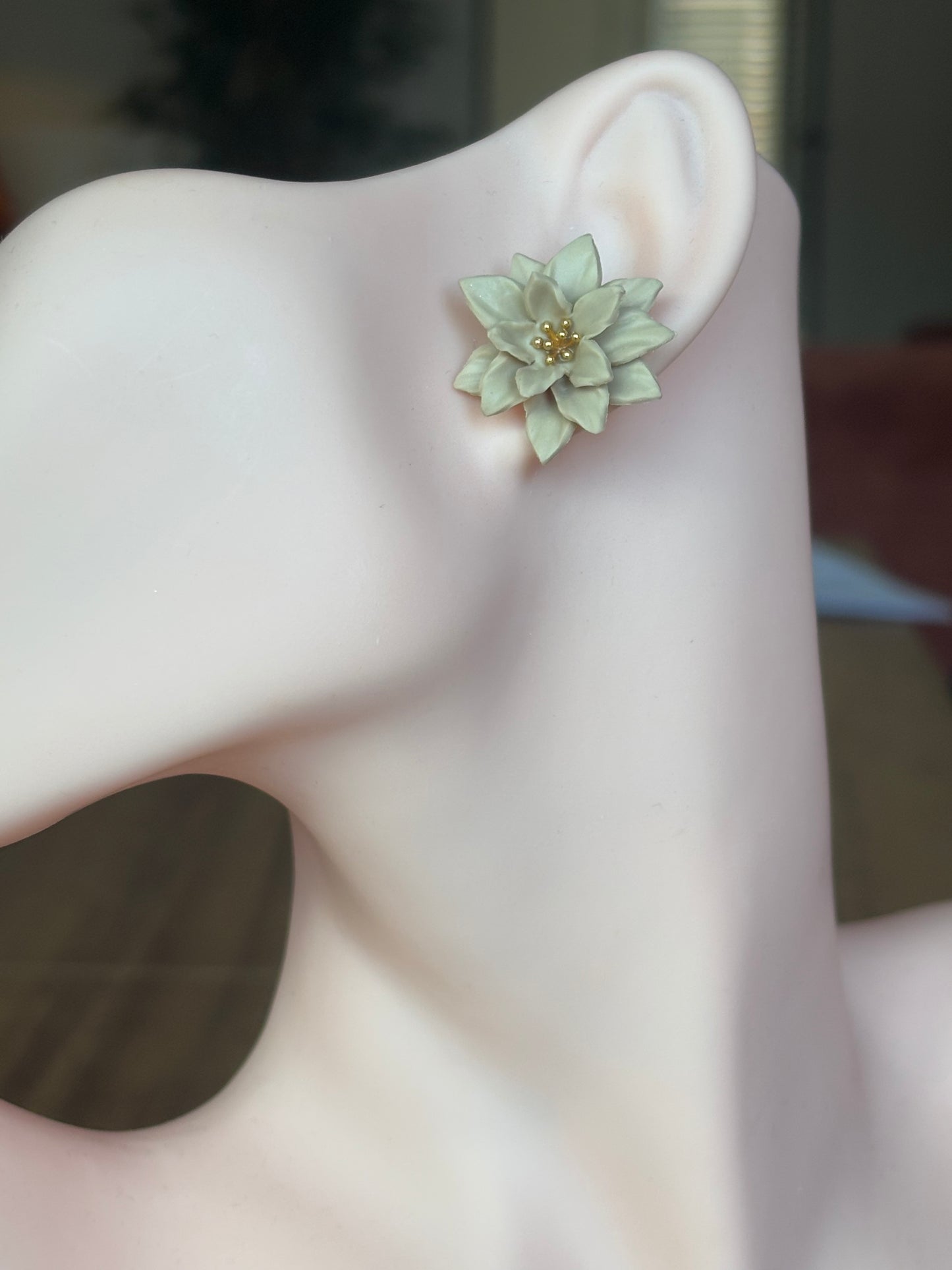 Flo stud beige