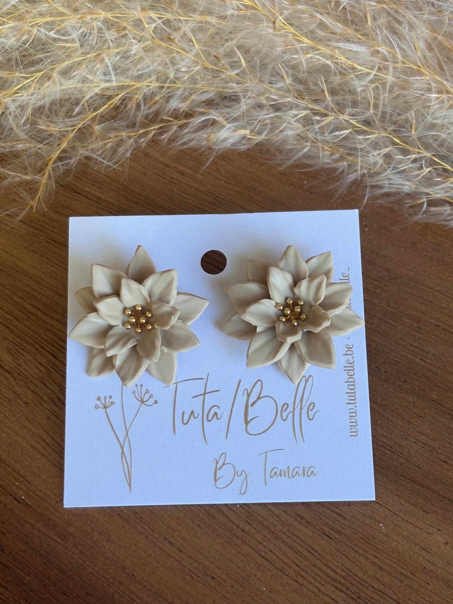 Flo stud beige