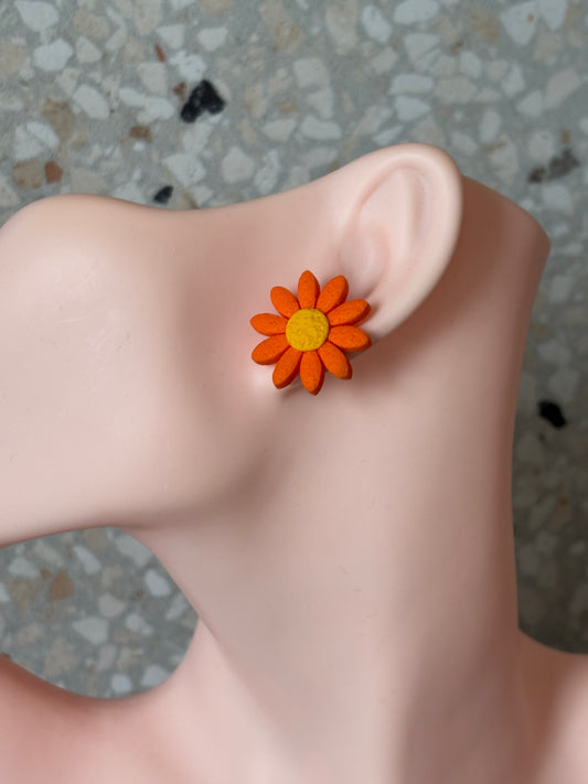 Flower daisy stud orange/yellow
