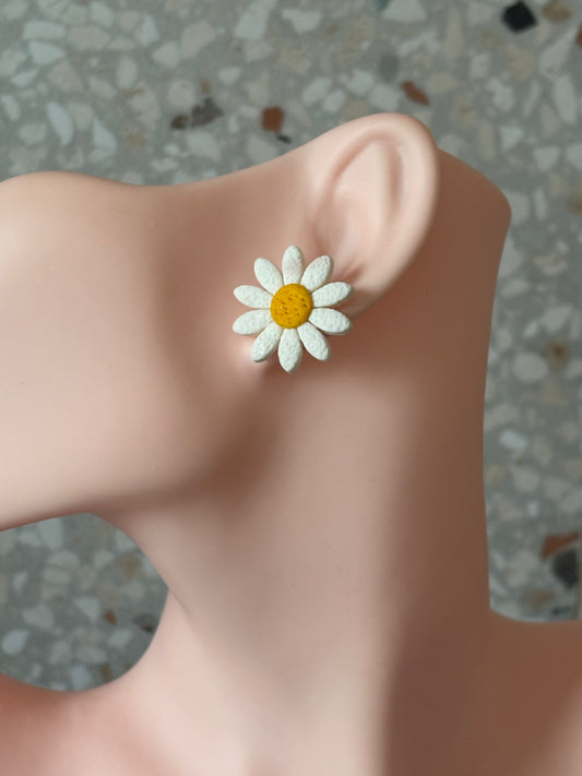 Flower daisy stud white/yellow