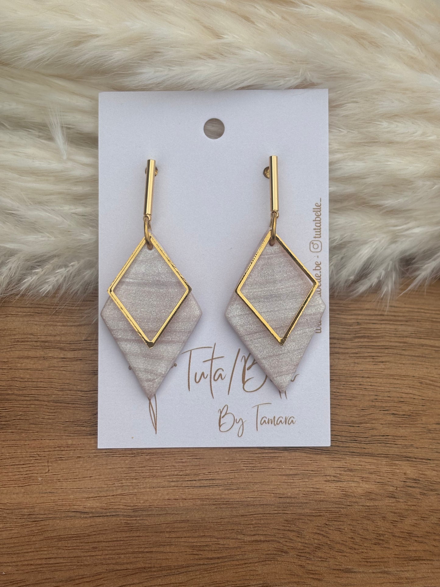 Elya Shiny shades of pink