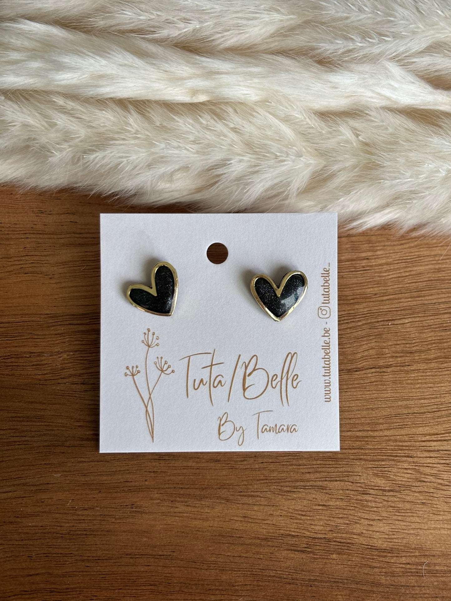 Little heart stud Pearl black