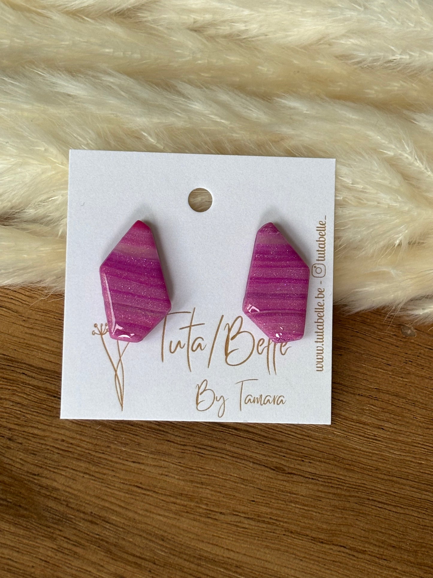 Charly little stud shiny shades of pink/fuchsia