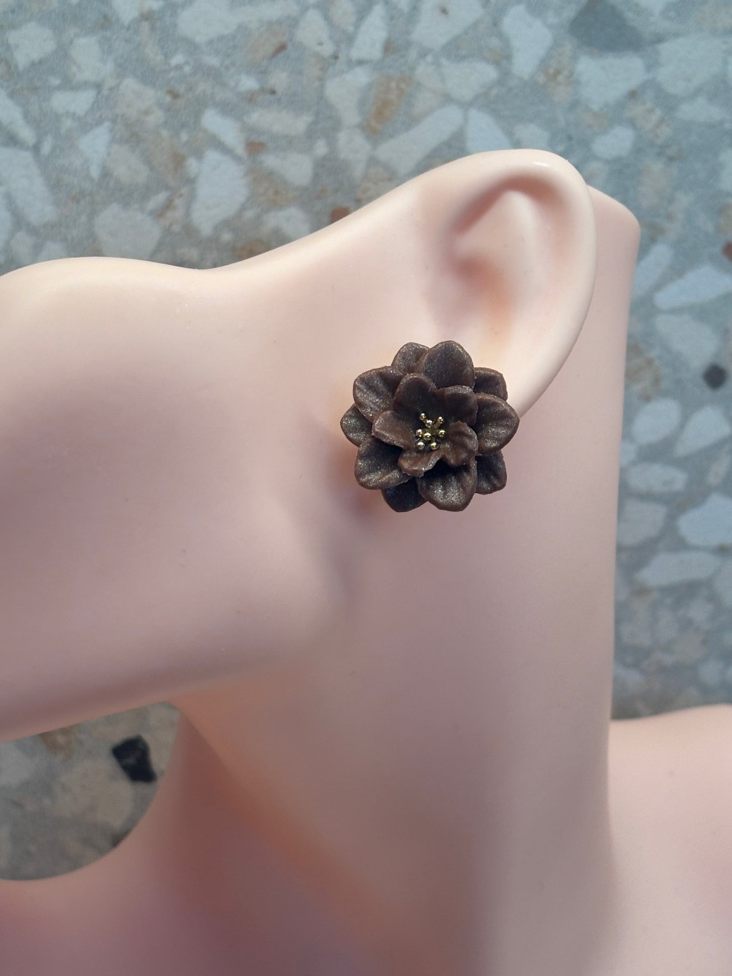 Tia stud light brown
