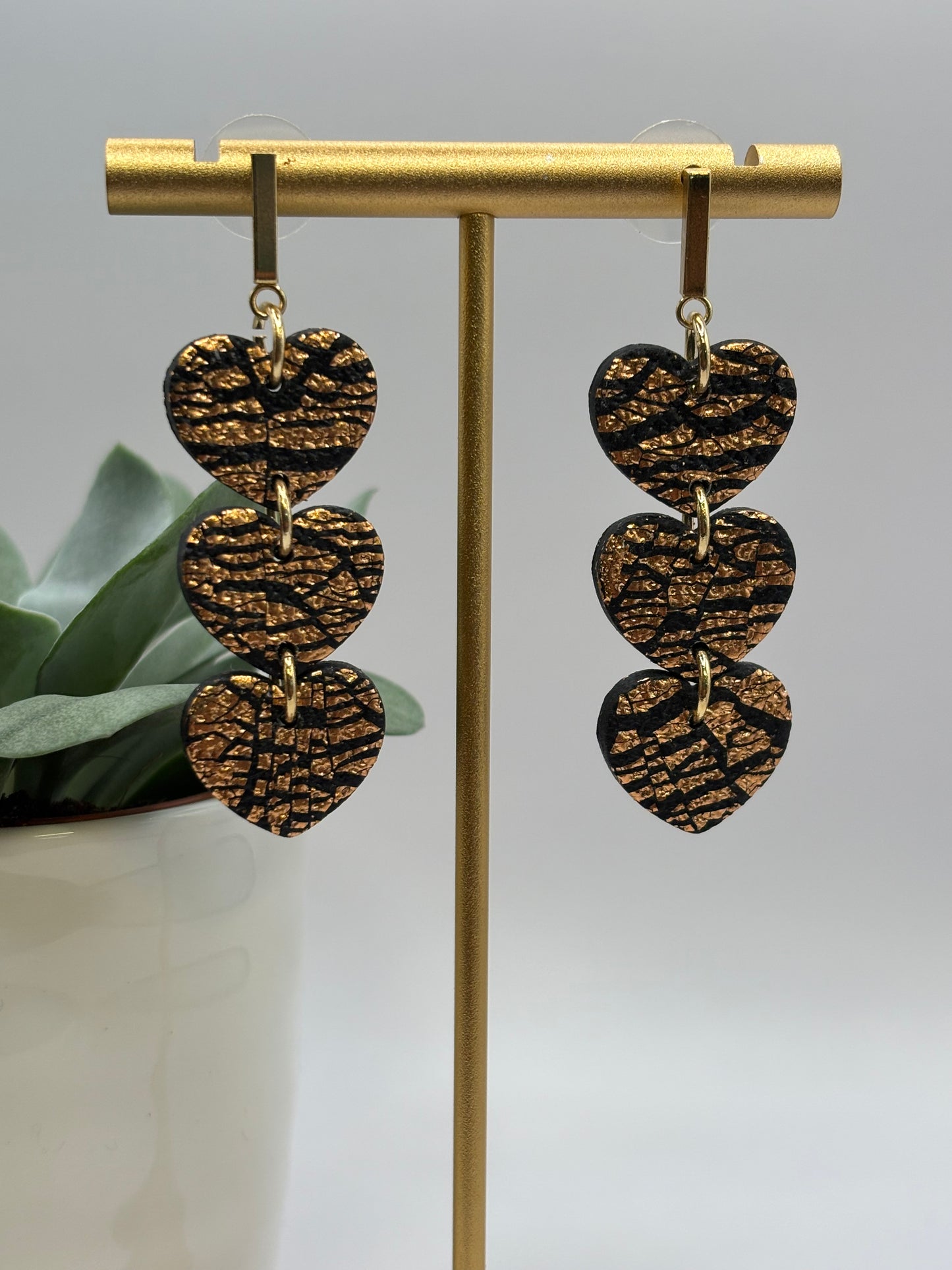 Triple hearts black/gold